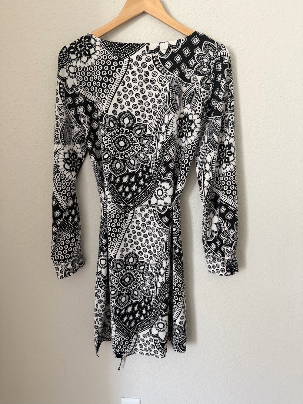 LOFT Black and White Paisley Print Long Sleeve Tie-Waist Dress - Picture 3 of 7
